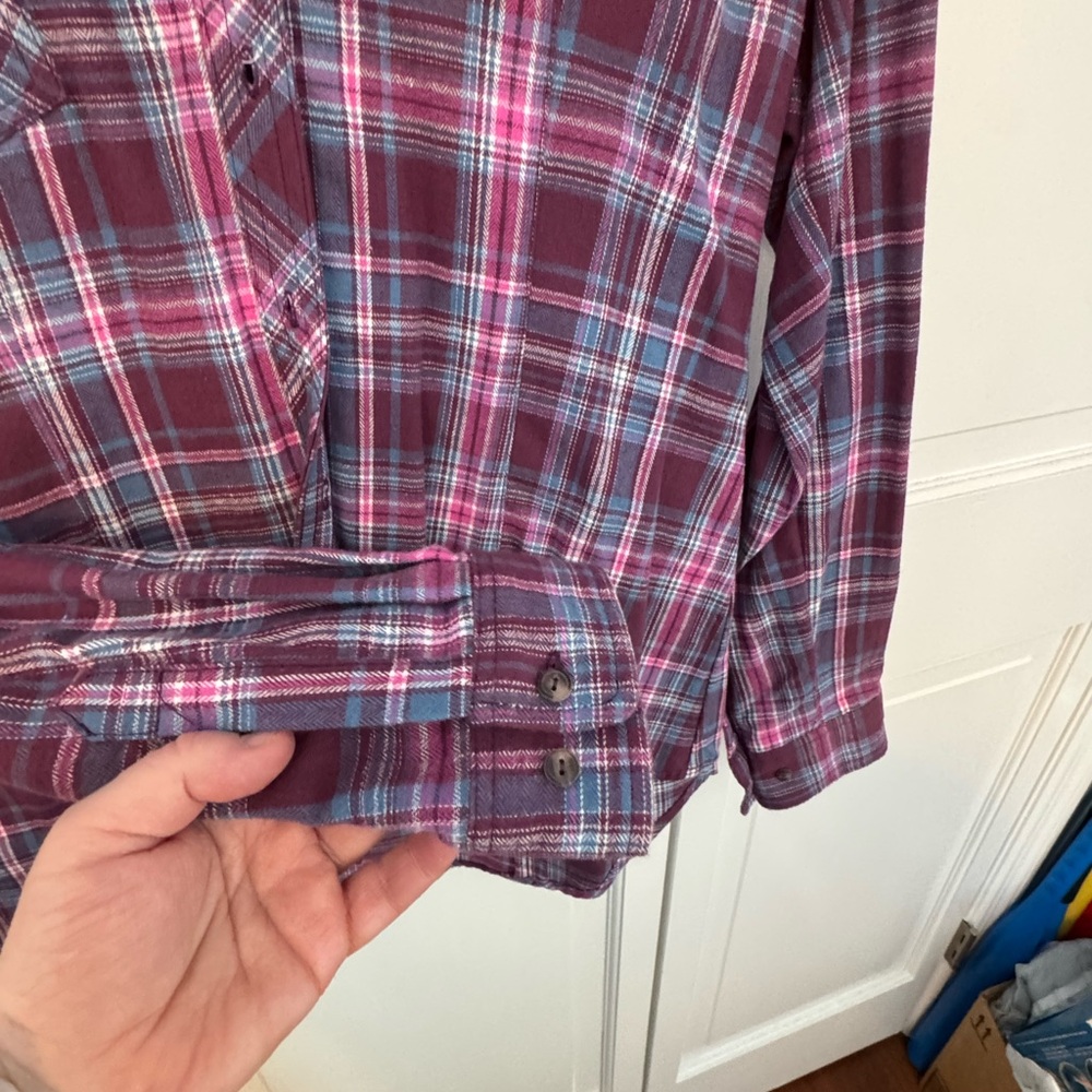 Adorable trendy pink Bit & Bridle Plaid Flannel Shirt – Size L - Picture 6 of 10